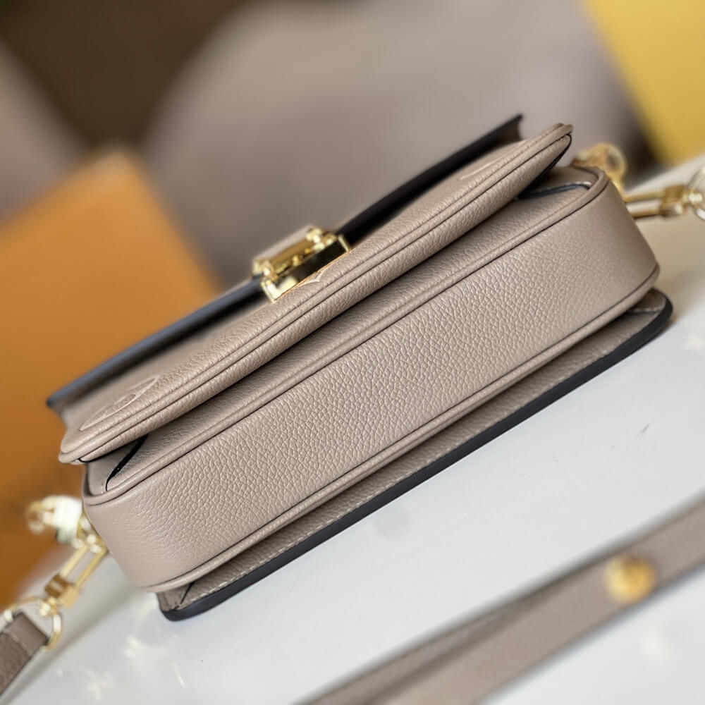 LV Pochette Metis East West
