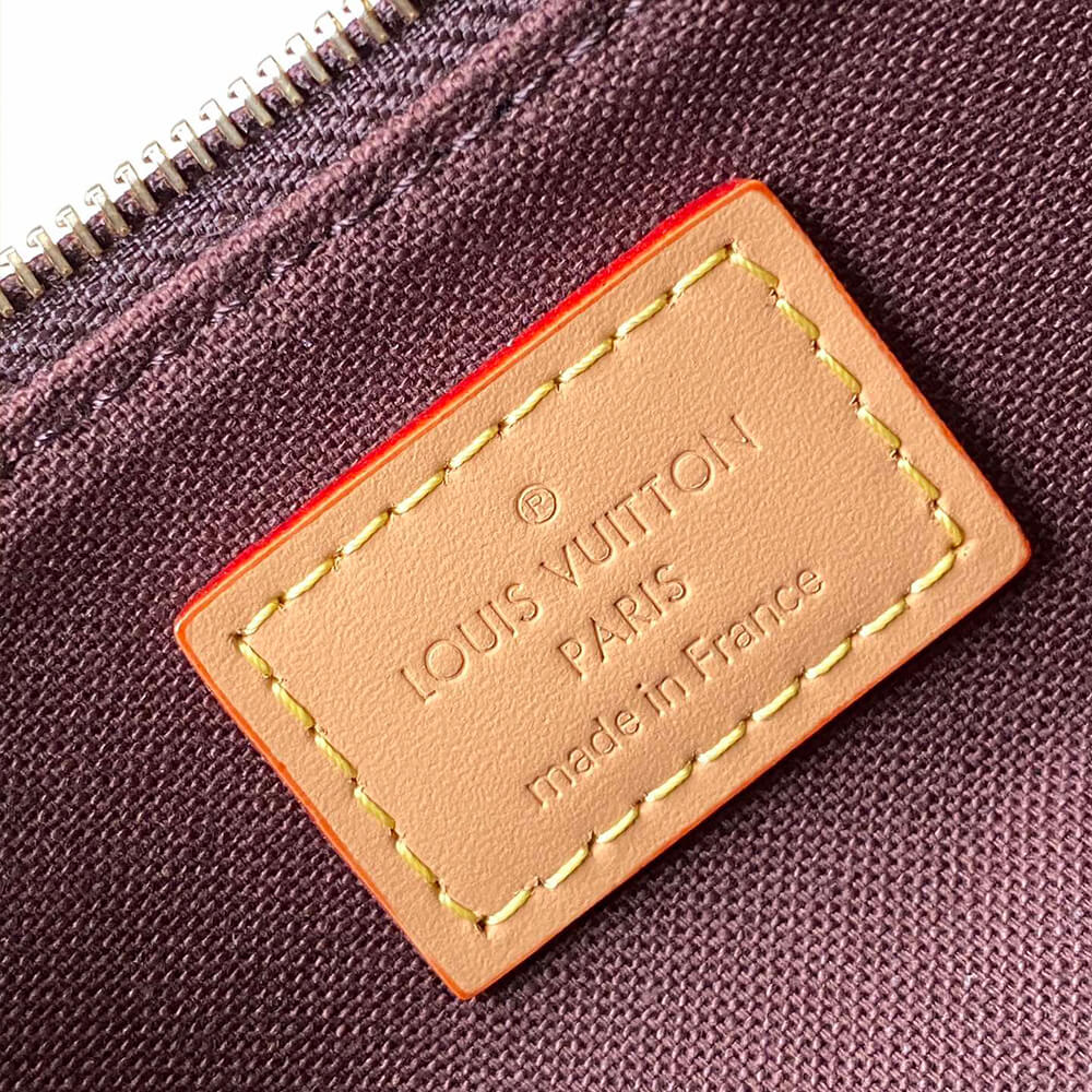 LV Liv Pochette