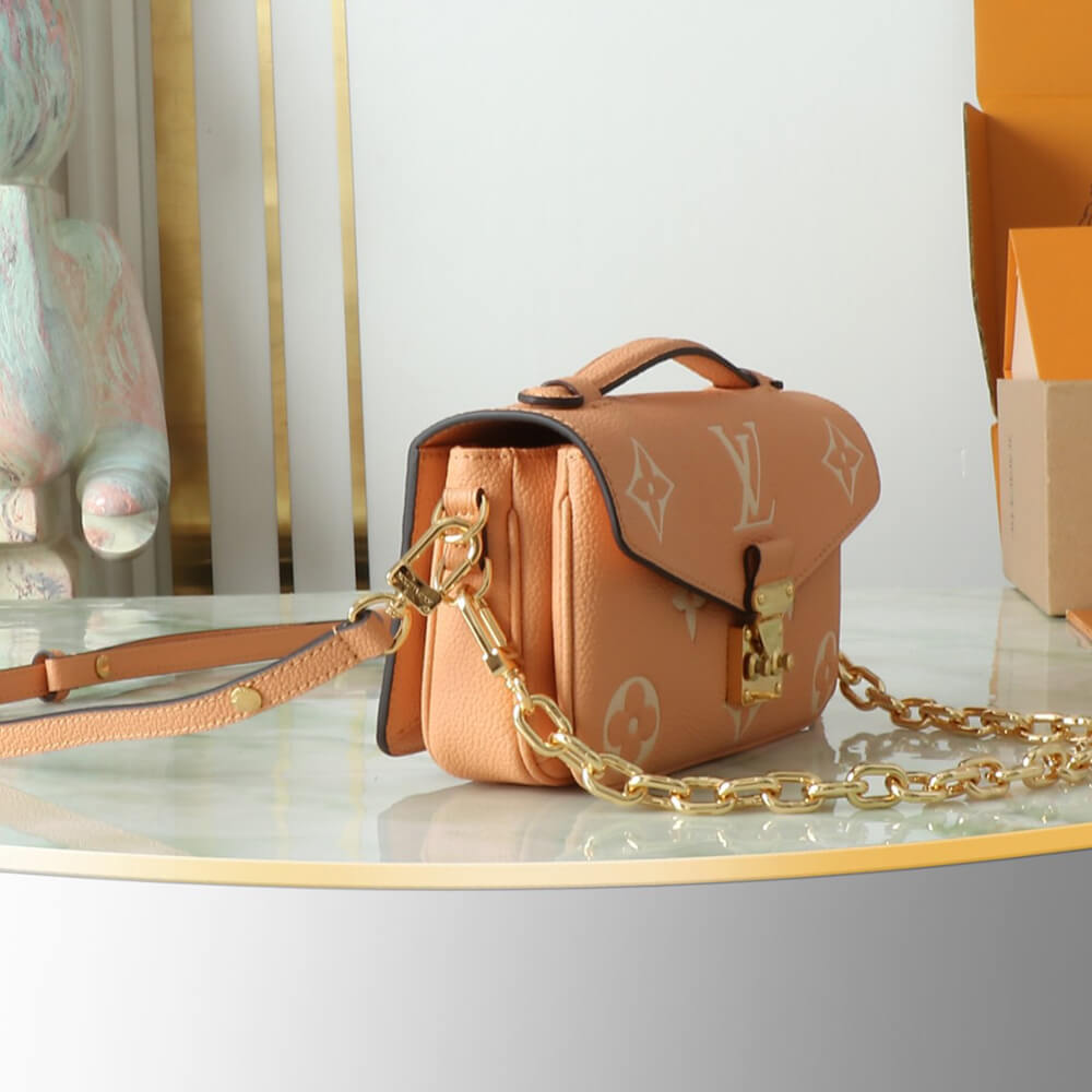 LV Pochette Metis East West