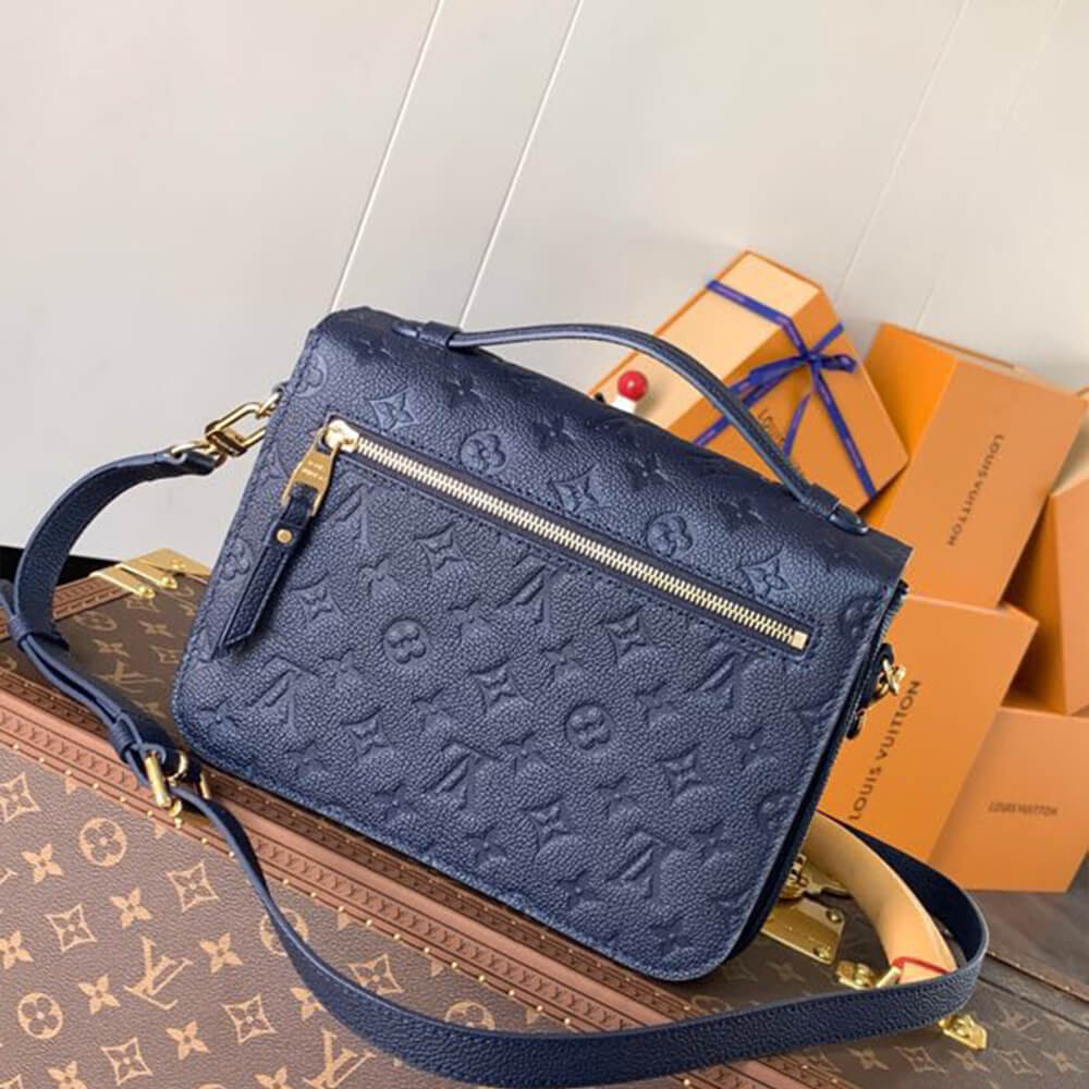 LV Pochette Metis