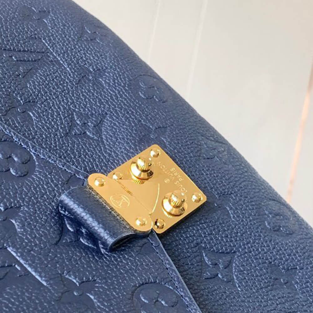 LV Pochette Metis