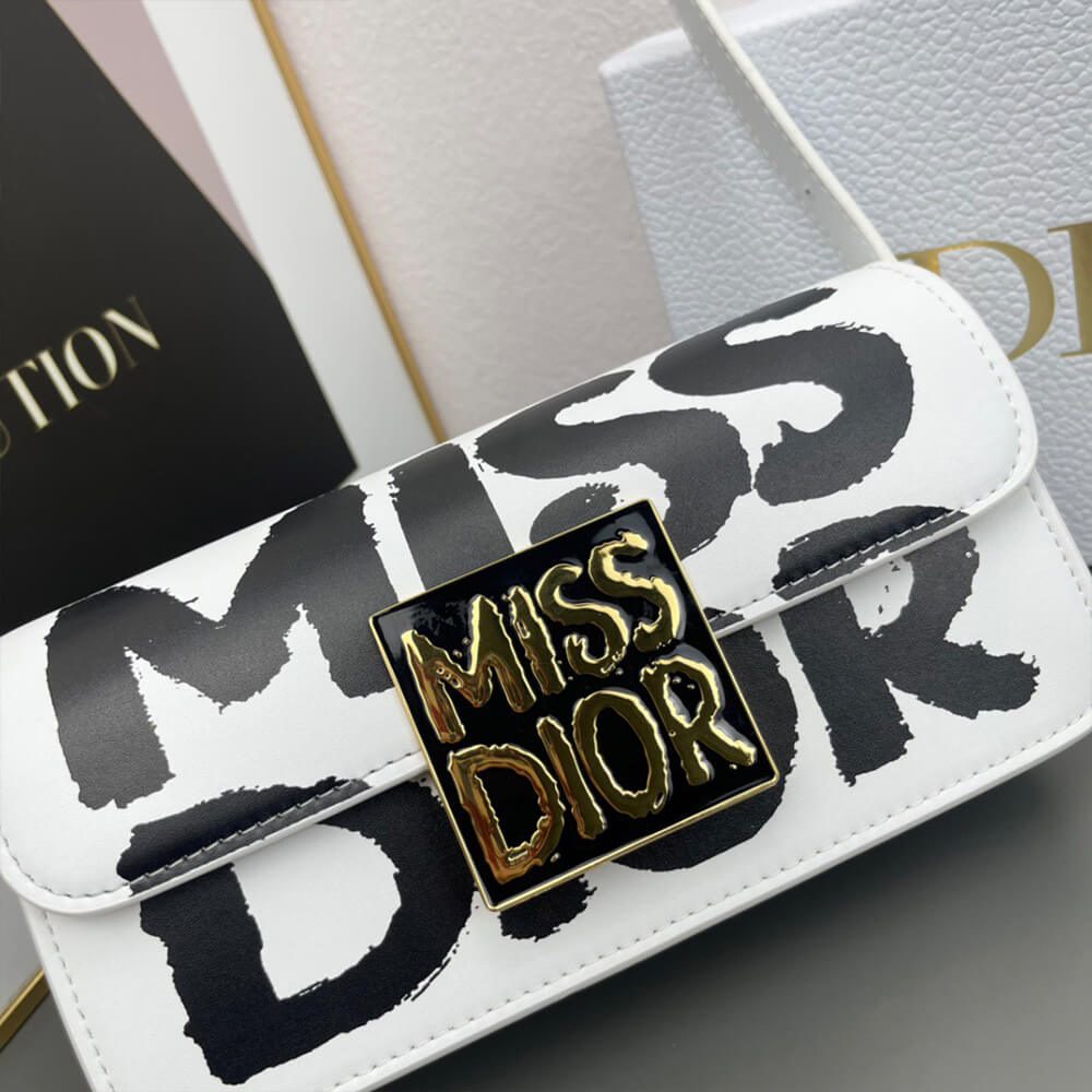 miss D*or flap bag