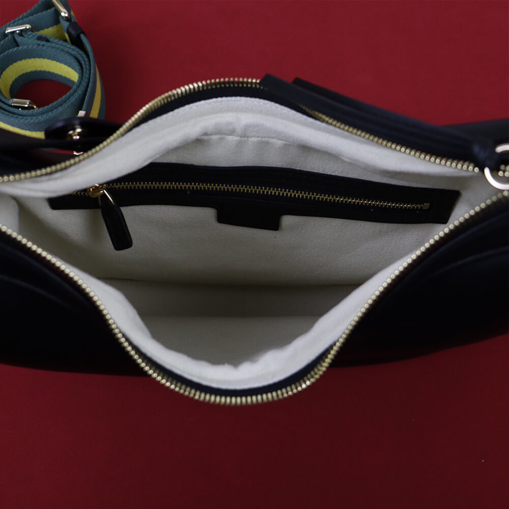 G*u*i attache large shoulder bag