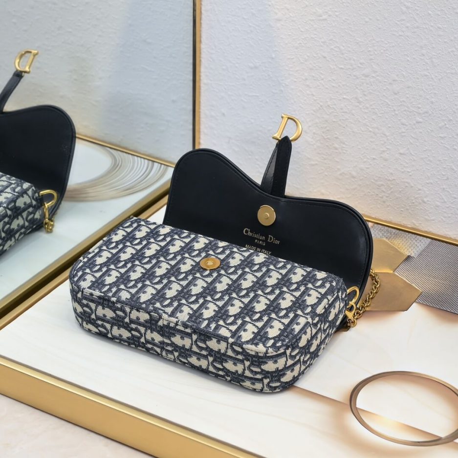 D*or saddle pouch with chain