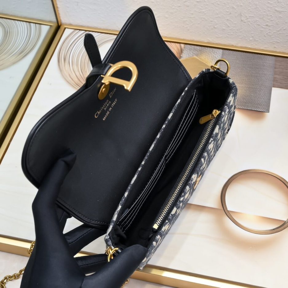 D*or saddle pouch with chain