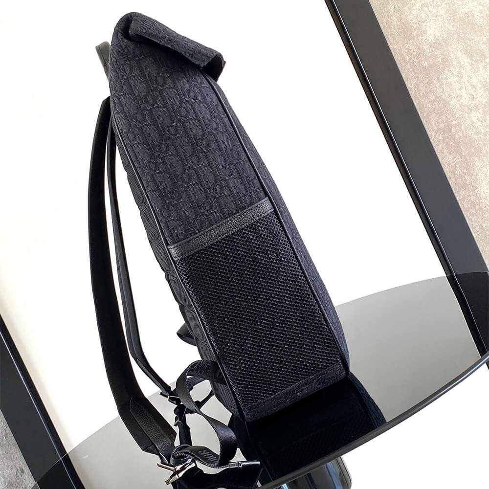 D*or 8 roll top backpack